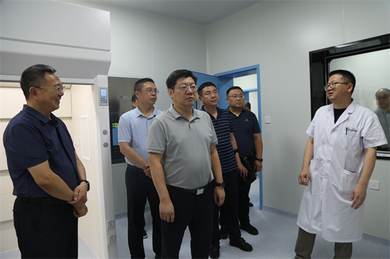 區(qū)委書記劉明鋒到我院調(diào)研數(shù)智化病理服務體系建設
