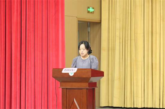 一級醫(yī)療機(jī)構(gòu)優(yōu)秀護(hù)士代表黃集鎮(zhèn)中心衛(wèi)生院王雪峰發(fā)言.jpg