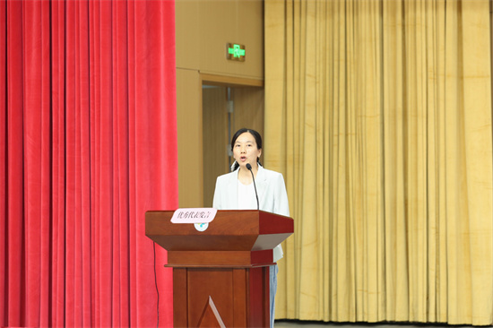 二級醫(yī)療機(jī)構(gòu)優(yōu)秀護(hù)士代表襄州區(qū)婦幼保健院曾燕發(fā)言.jpg