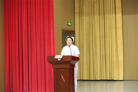 “優(yōu)秀護(hù)理團(tuán)隊(duì)”代表劉志賢發(fā)言.jpg